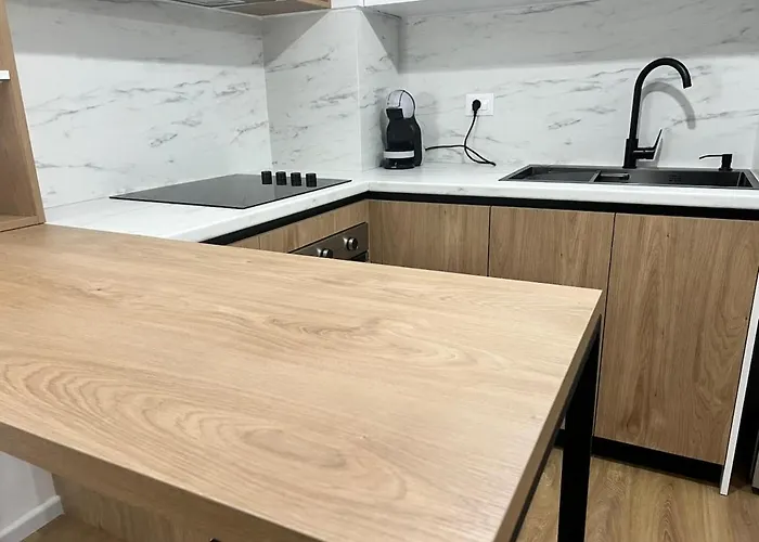 Oxa 12 Min Centro Check-in 24h Lägenhet Tirana